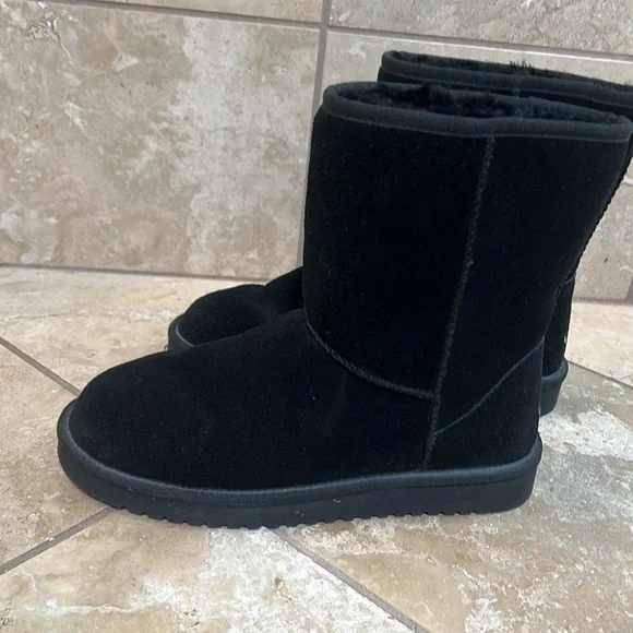 Kookaburra by UGG Black Short Women’s Boots - Picture 3 of 8